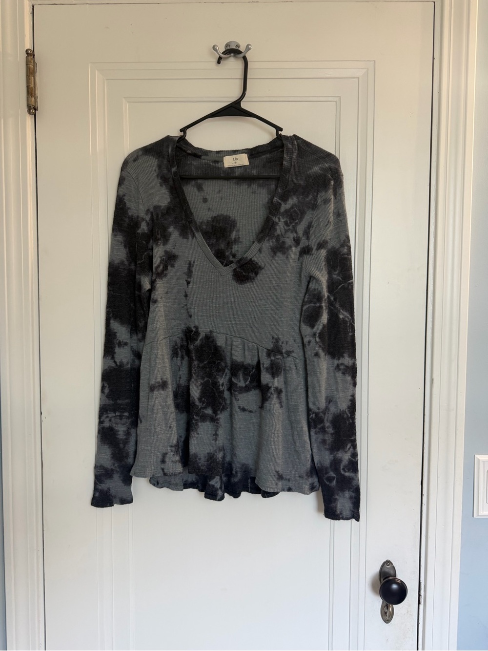 Anthropologie t.la Top Womens M Gray Black Tie Dye Thermal Peplum Long Sleeve